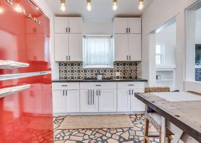 1926 Historic Stunner, Walk To U Of A, 2 Bedroom 1 Ba Holiday home Tucson