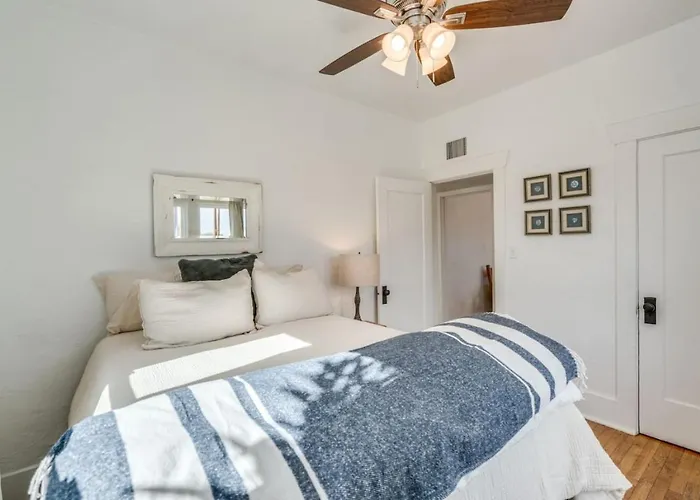 Holiday home 1926 Historic Stunner, Walk To U Of A, 2 Bedroom 1 Ba Tucson