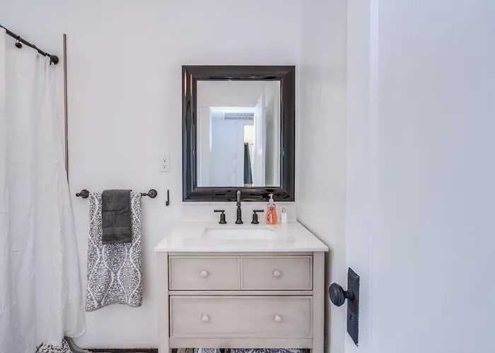 1926 Historic Stunner, Walk To U Of A, 2 Bedroom 1 Ba Holiday home
