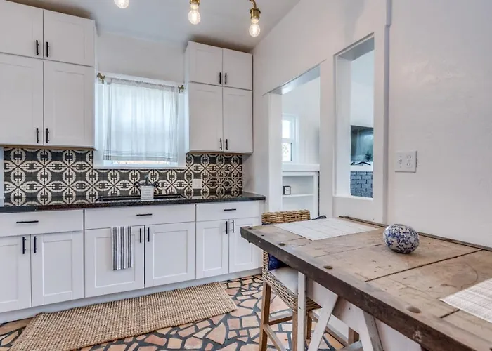 1926 Historic Stunner, Walk To U Of A, 2 Bedroom 1 Ba